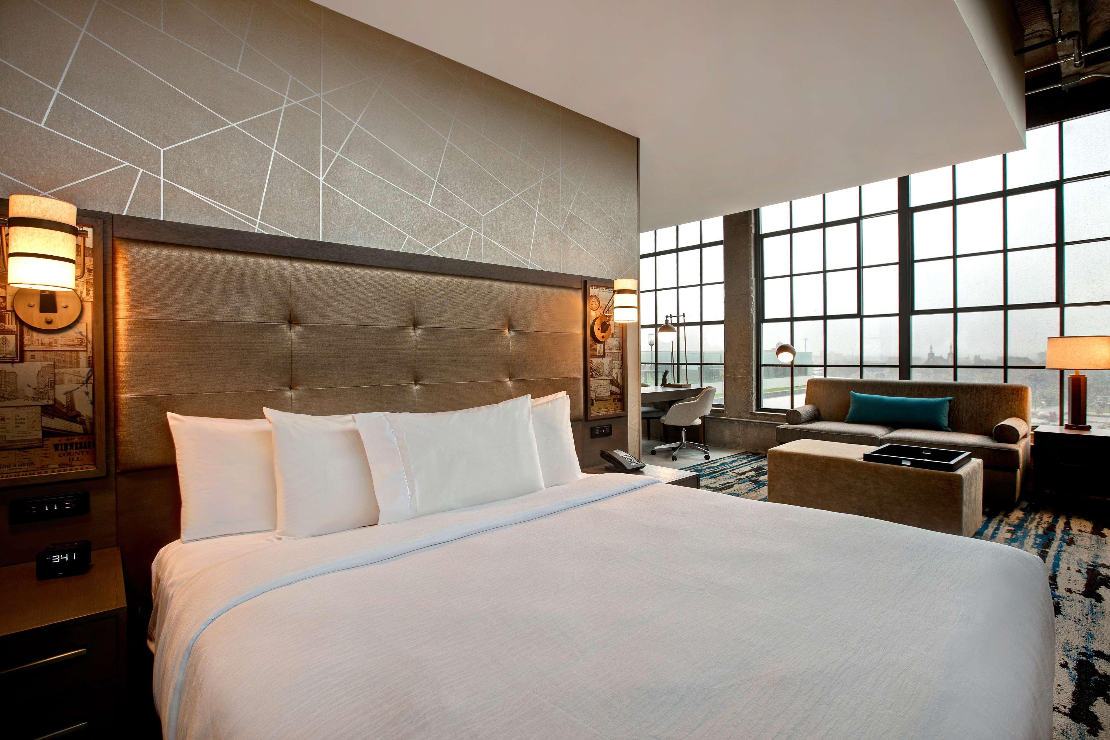 Embassy Suites By Hilton Rockford Riverfront Zewnętrze zdjęcie
