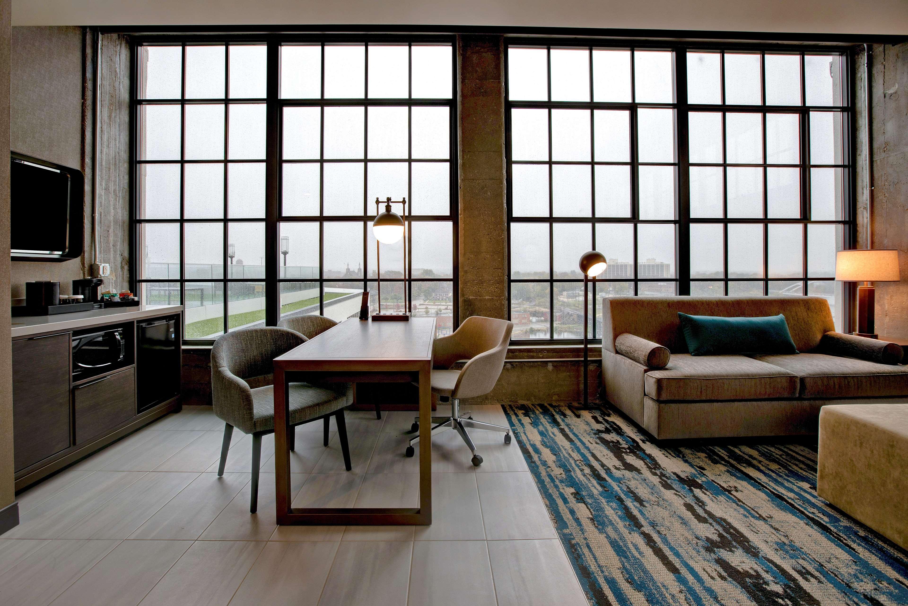 Embassy Suites By Hilton Rockford Riverfront Zewnętrze zdjęcie