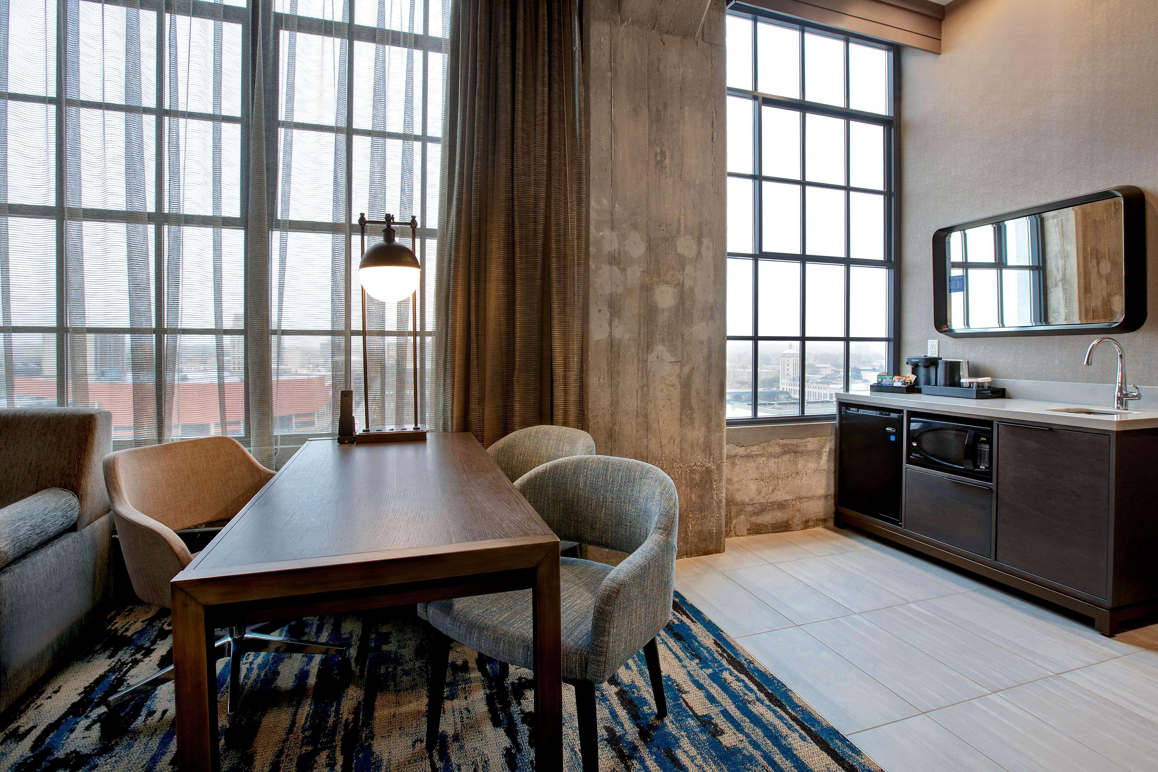 Embassy Suites By Hilton Rockford Riverfront Zewnętrze zdjęcie