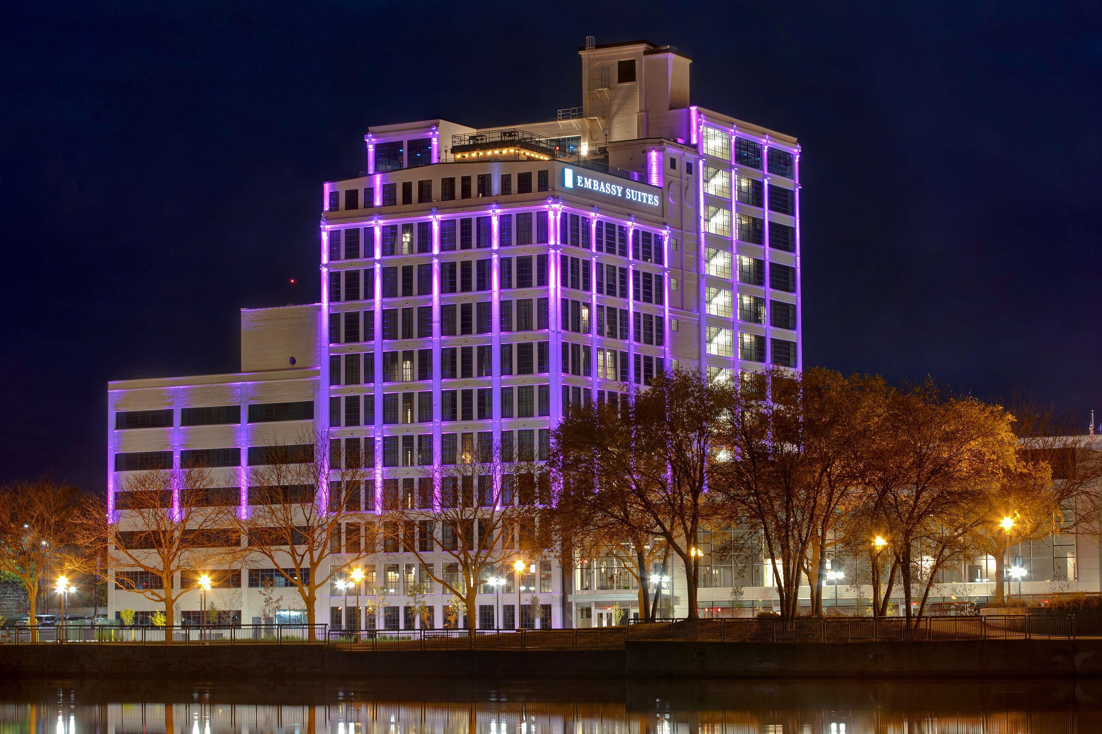 Embassy Suites By Hilton Rockford Riverfront Zewnętrze zdjęcie