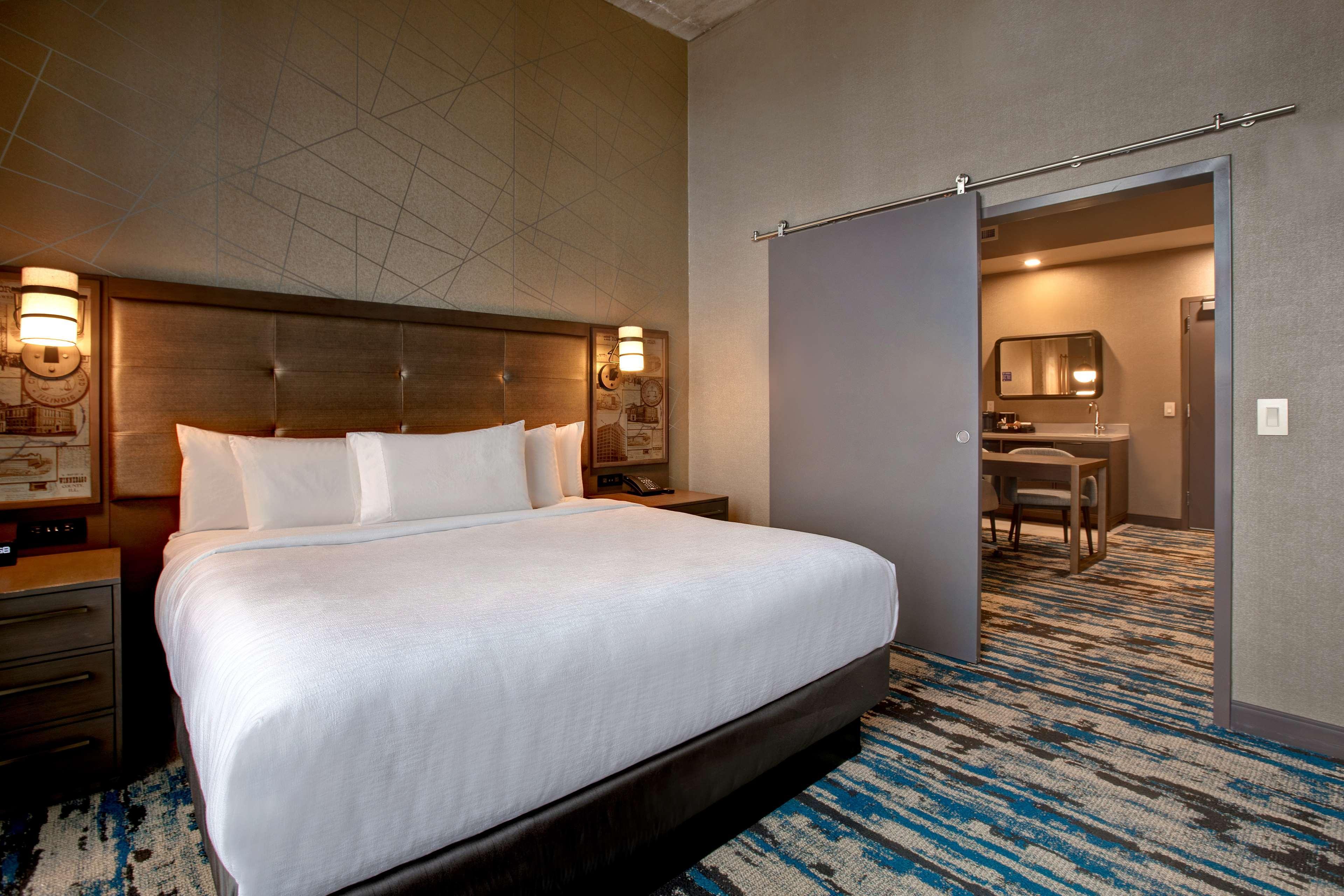 Embassy Suites By Hilton Rockford Riverfront Zewnętrze zdjęcie