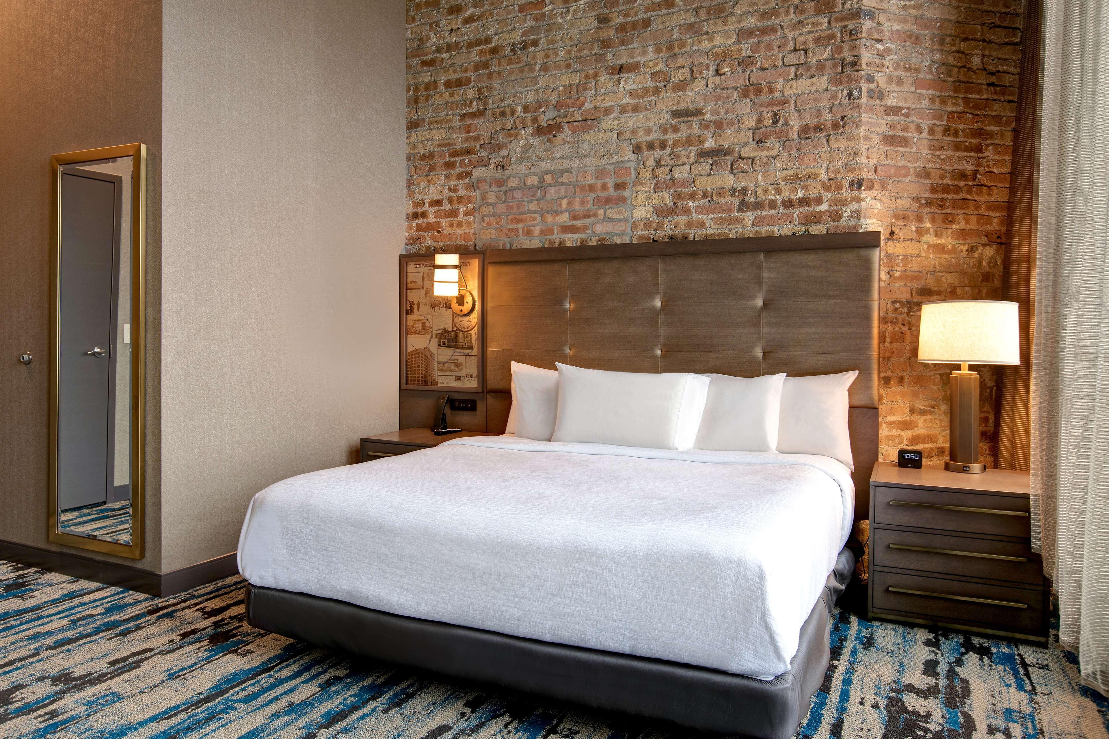 Embassy Suites By Hilton Rockford Riverfront Zewnętrze zdjęcie