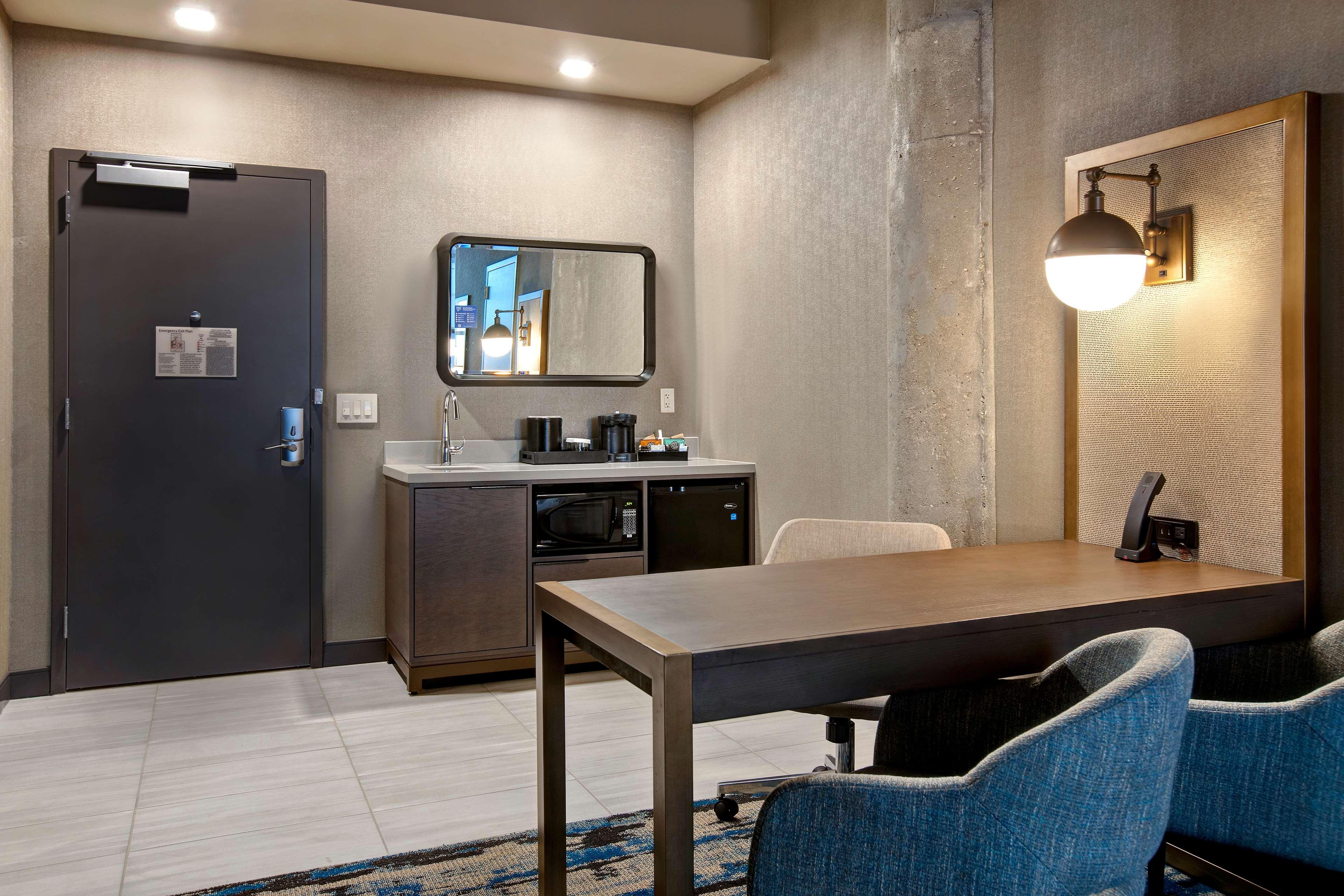 Embassy Suites By Hilton Rockford Riverfront Zewnętrze zdjęcie