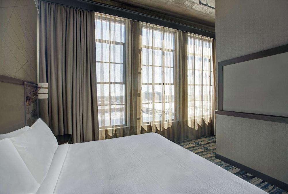 Embassy Suites By Hilton Rockford Riverfront Zewnętrze zdjęcie