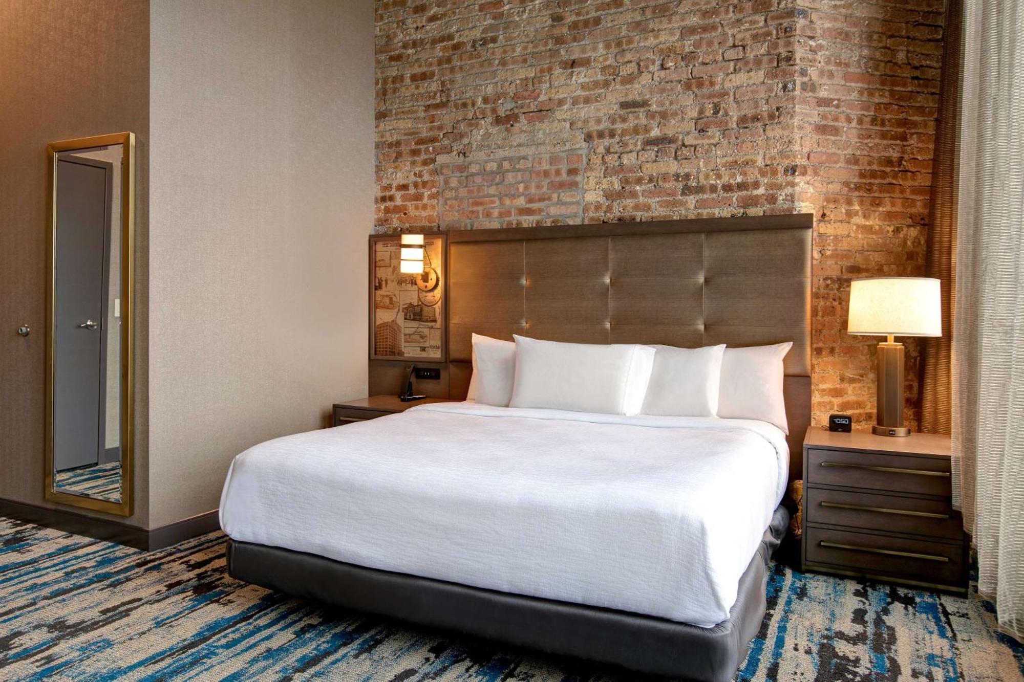 Embassy Suites By Hilton Rockford Riverfront Zewnętrze zdjęcie